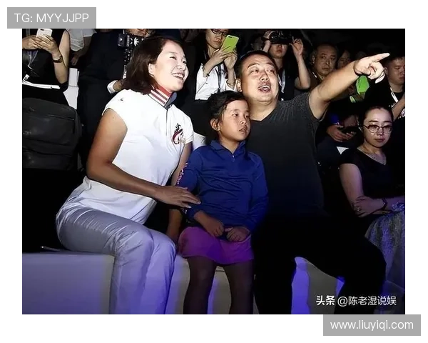 刘国梁激动拥抱15岁女儿刘宇婕 首次夺得高尔夫职业赛冠军